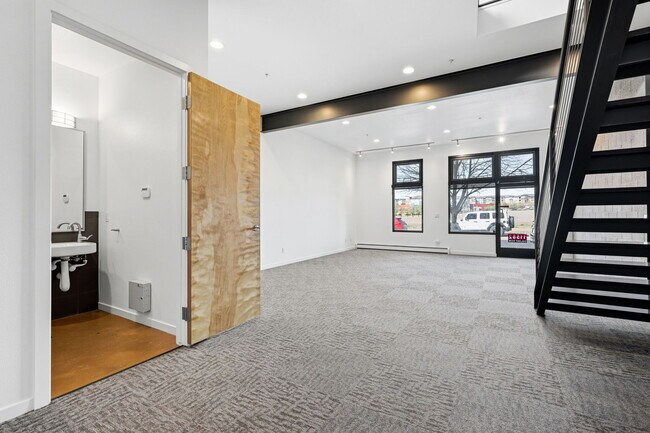 Building Photo - 11582 Colony Row