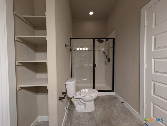 Building Photo - 2213 Avery Village