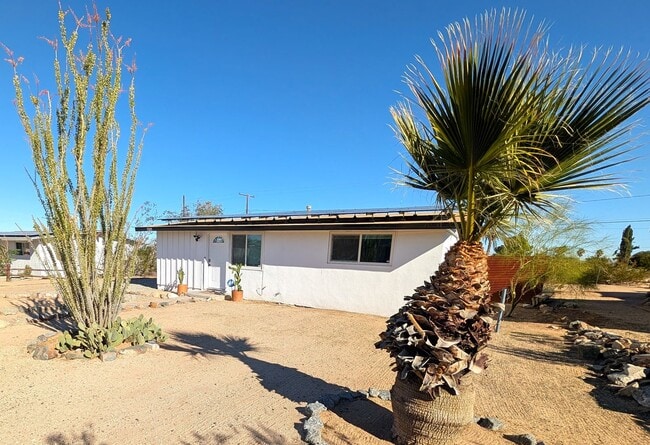 Building Photo - Adorable 2 bedroom 1 bathroom home *** FIRST MONTH DISCOUNTED RENT**