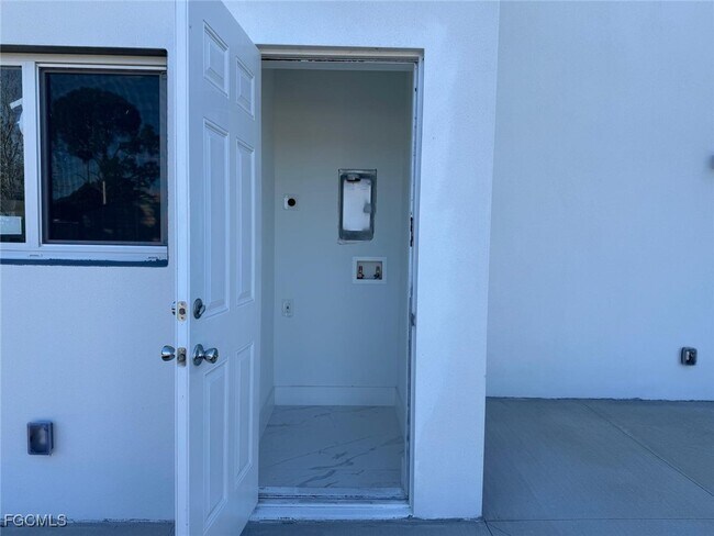 Building Photo - 424 Alabama Rd S