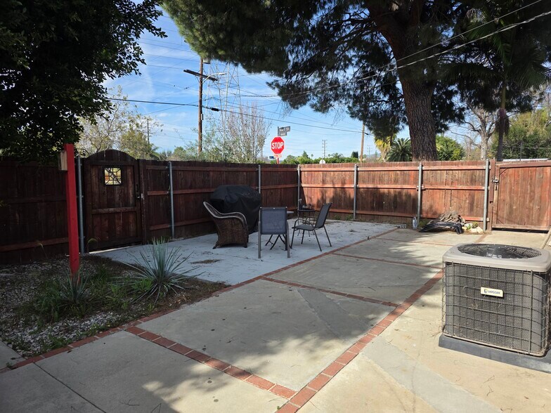 Building Photo - 18822 Hart St