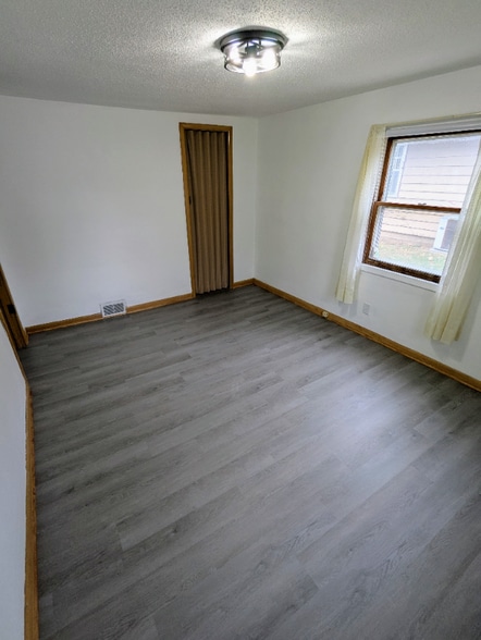 Building Photo - 1810 Midway Dr