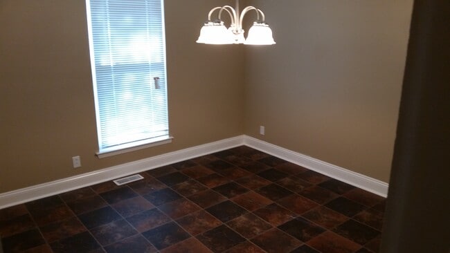 Building Photo - 409 Rachels Ct W