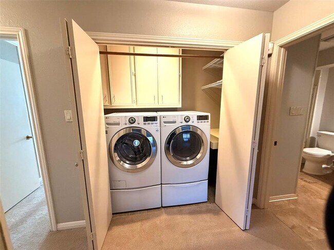 Building Photo - 6503 Robbie Creek Cove