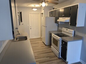 Building Photo - 437 E Rosewood Ln
