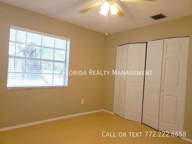 Building Photo - 4311 SE Geneva Dr