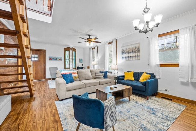 Primary Photo - 912 Little Bay Ave