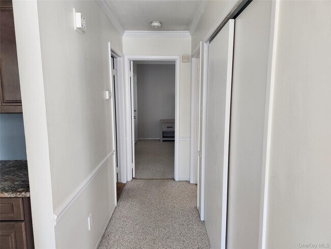 Building Photo - 334 Artist Lake Dr