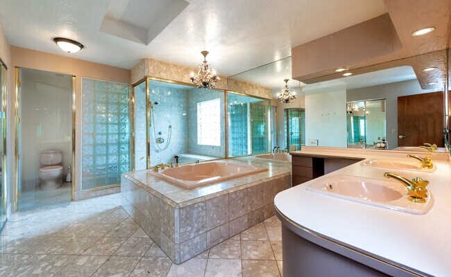 Building Photo - 11071 Mountain Lake Dr