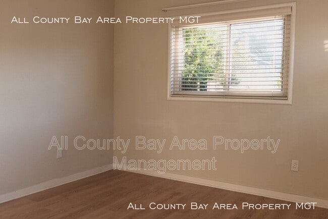 Building Photo - 823 6th Ave