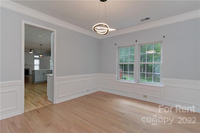 Building Photo - 517 Chadmore S Dr