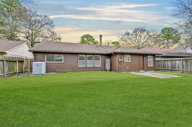 Building Photo - 9111 Walnut Glen Dr