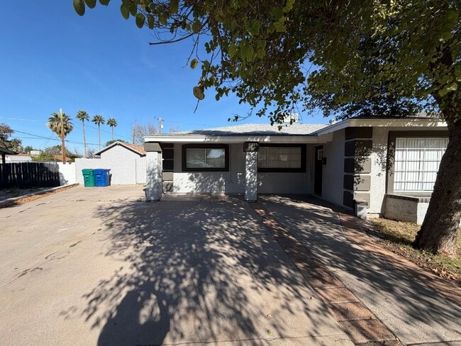 Building Photo - Spacious 4 Bed 3 Bath Single-Level Home | RV Gate | Huge Yard | Bright Open Layout