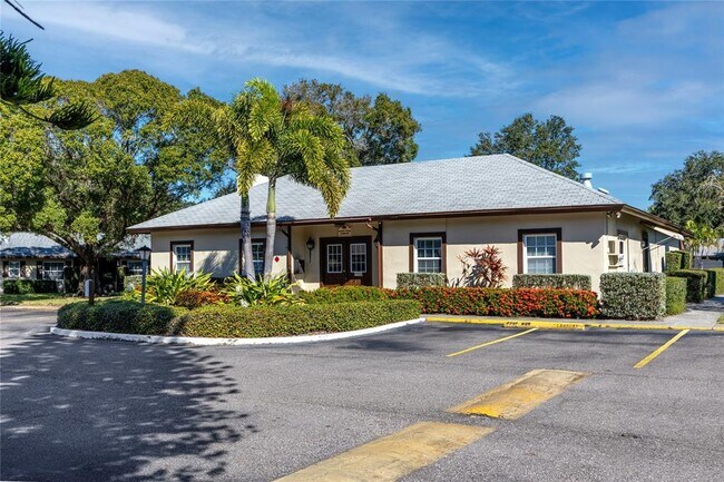 Building Photo - 4215 E Bay Dr