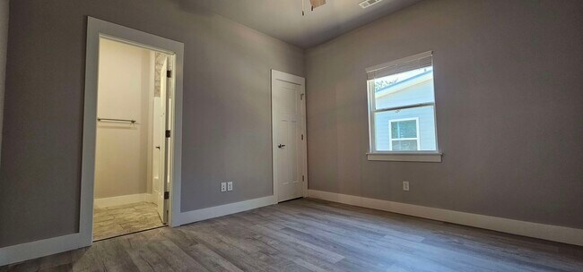 Building Photo - 210 7th St
