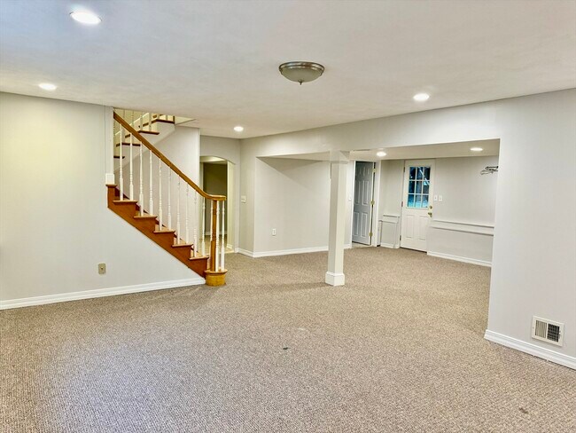Building Photo - 9 Brooks Rd