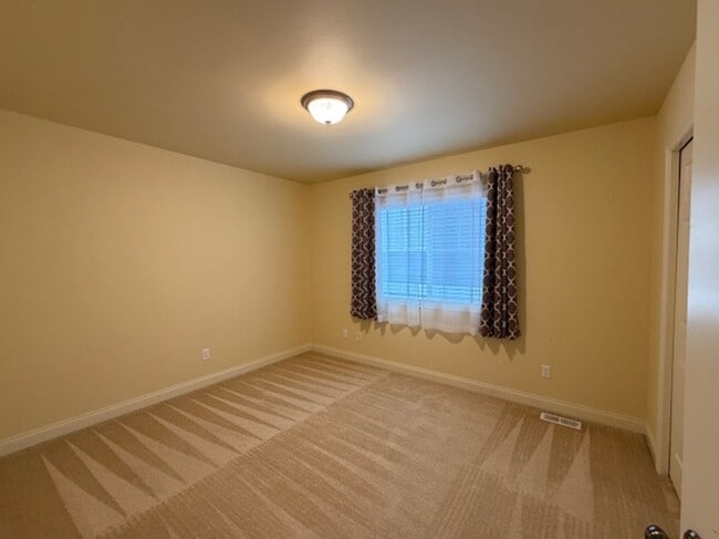 Building Photo - 36101 SE Turnberry St