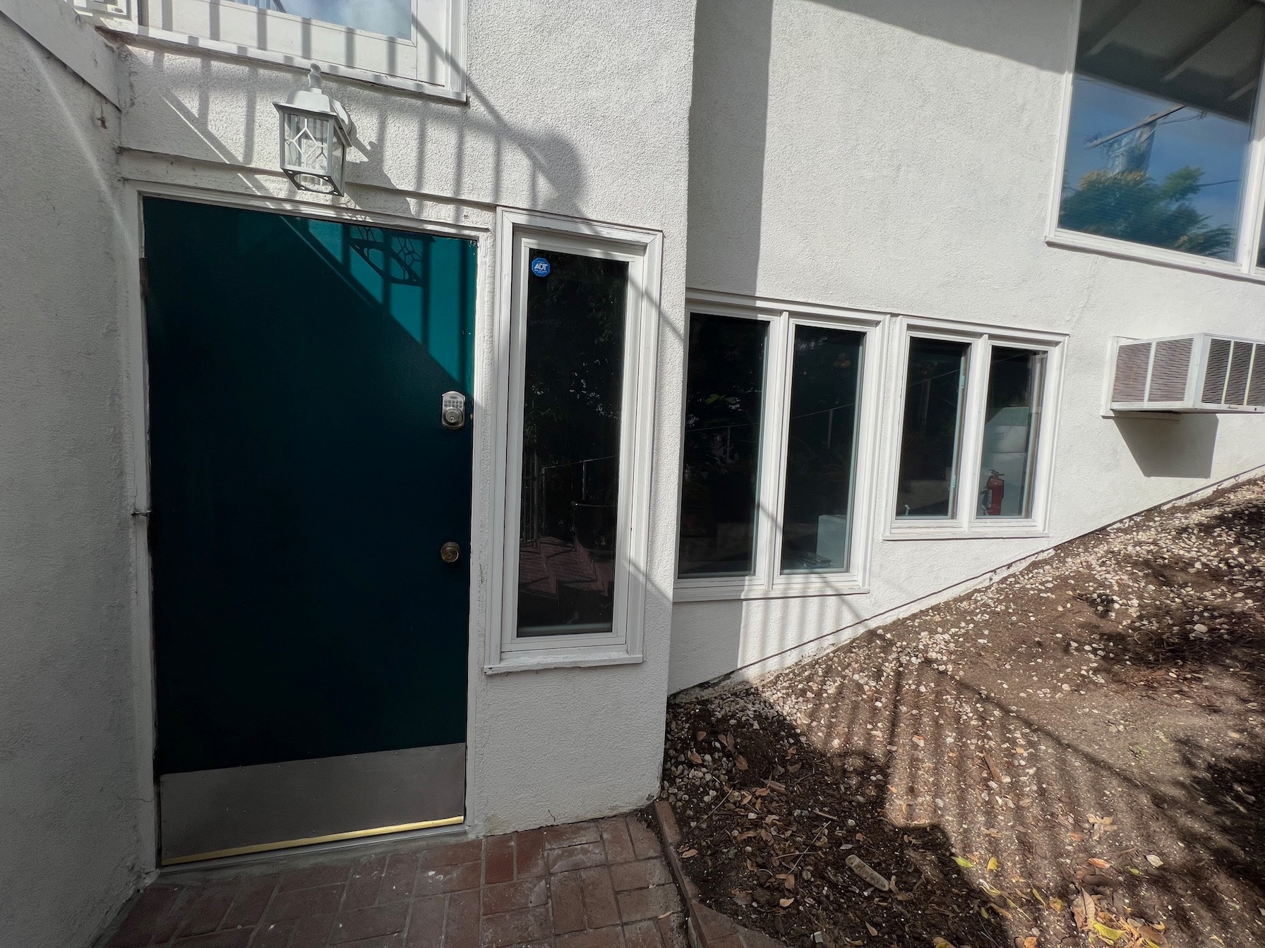 Building Photo - 12 Coach Rd