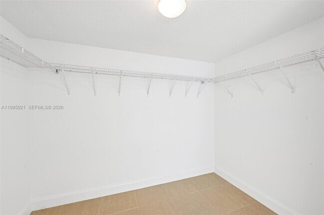 Building Photo - 1800 N Bayshore Dr