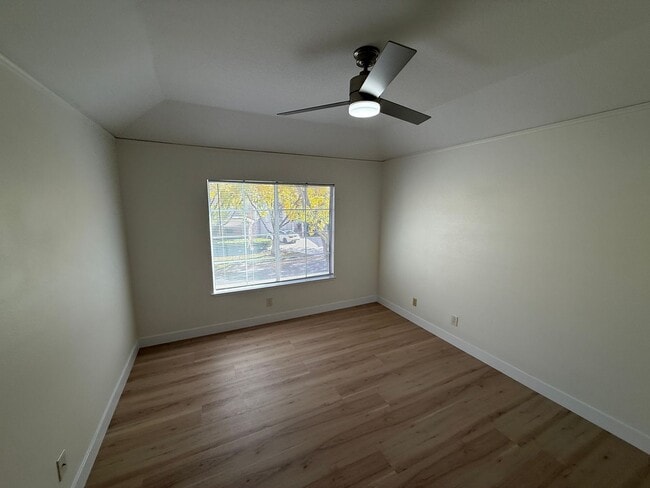 Building Photo - 3-Bedroom Home with Dual Fireplaces, Dual Balconies, and Community Pool in Valencia!