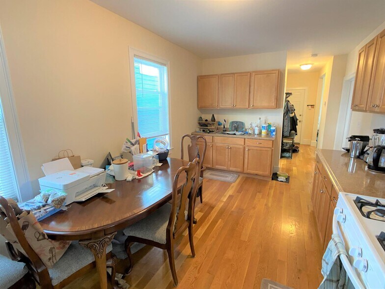 Building Photo - 15 Sargent Ave