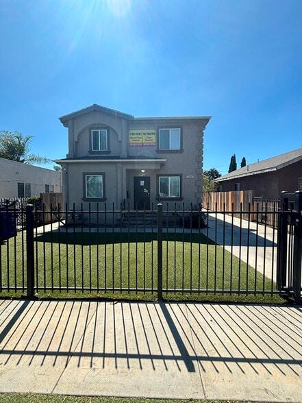 Primary Photo - 834 1/2 E 77th St