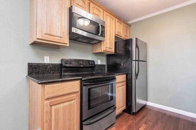 Building Photo - Upstairs, 1 bedroom, Benicia Highlands on Cambridge Drive