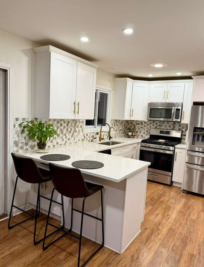 Building Photo - 2071 Madison Ave