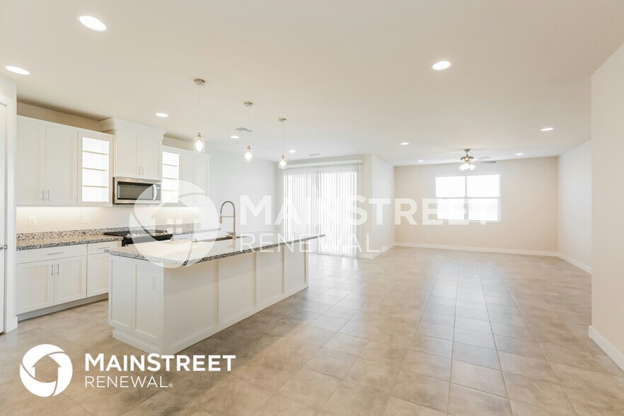 Building Photo - 8708 S 69th Dr