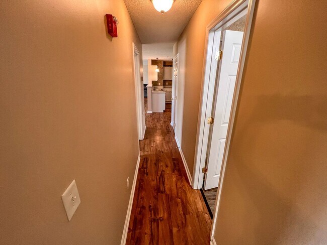 Building Photo - 923 Scholastic Ct