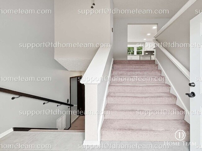 Building Photo - "Spacious 4-Bed Oasis with Granite Touches & Finished Basement in Renton!"