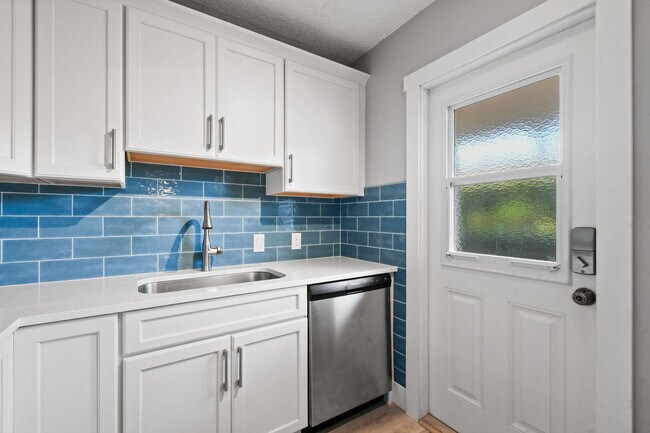 Building Photo - 225 S Beach Rd
