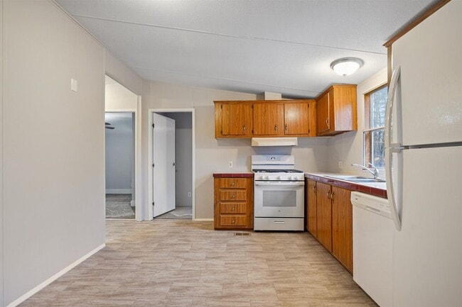 Building Photo - Coming Soon! Rural 3 Bedroom, 2 Bath Home ...