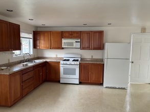 Building Photo - 128 Heywood St