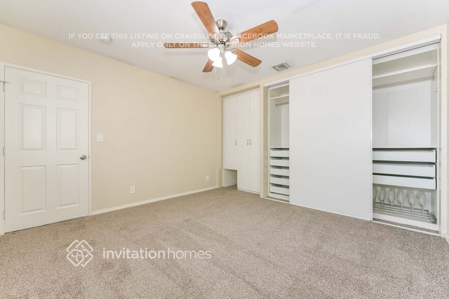 Building Photo - 2112 N Screenland Dr