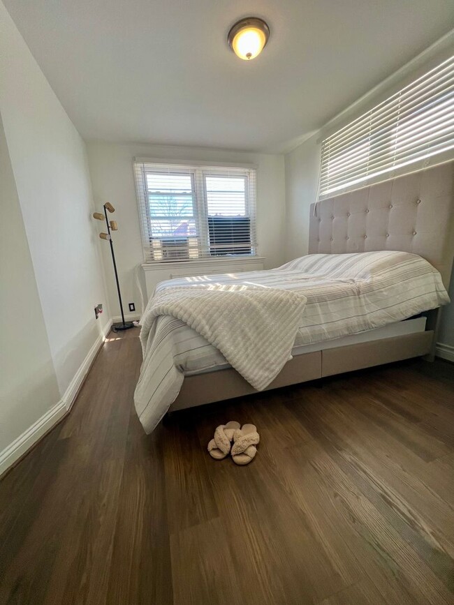 Building Photo - Stunning 3-Bed Twin Home in Lansdowne! Available May 1st!