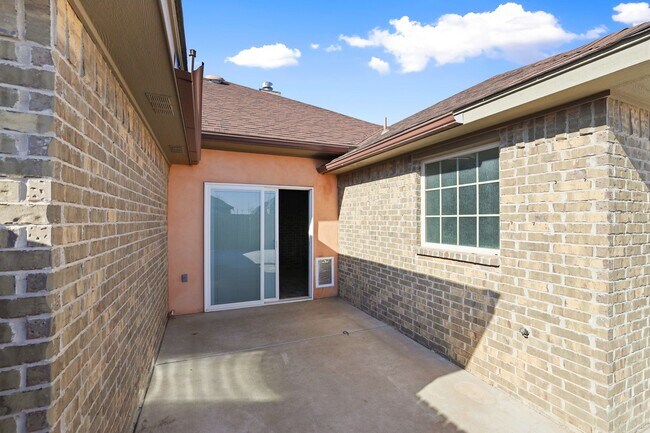 Building Photo - Stunning with 4 bedrooms in City View!