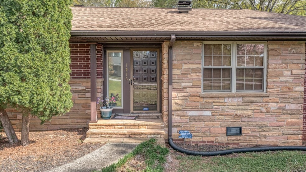 Building Photo - 1416 Hilltop Dr