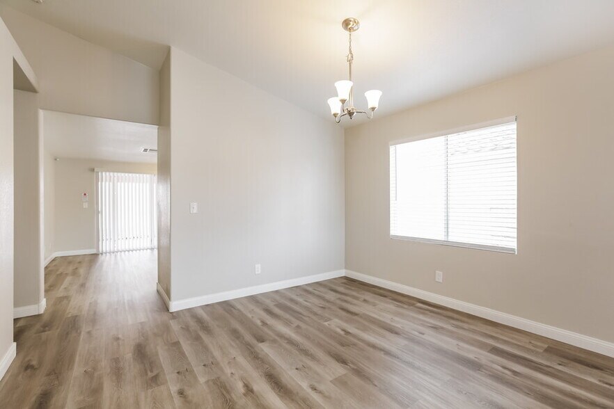 Building Photo - 7680 Beverly Hills Dr