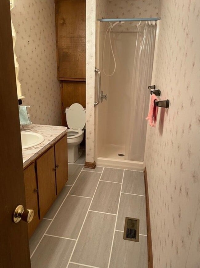 Building Photo - Lakeview Ranch Located in a Quiet Neighborhood