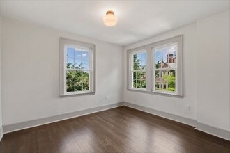 Building Photo - 9 Dana St