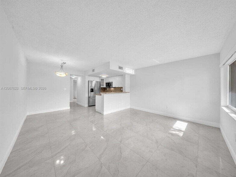 Building Photo - 670 NW 85th Pl