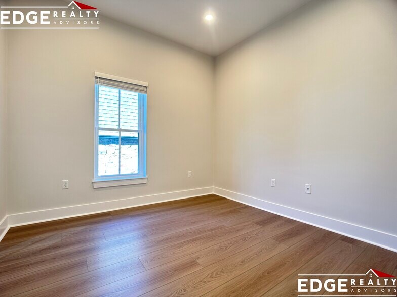 Building Photo - 9 Newton St