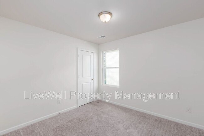 Building Photo - 30 Stevens Cv Dr