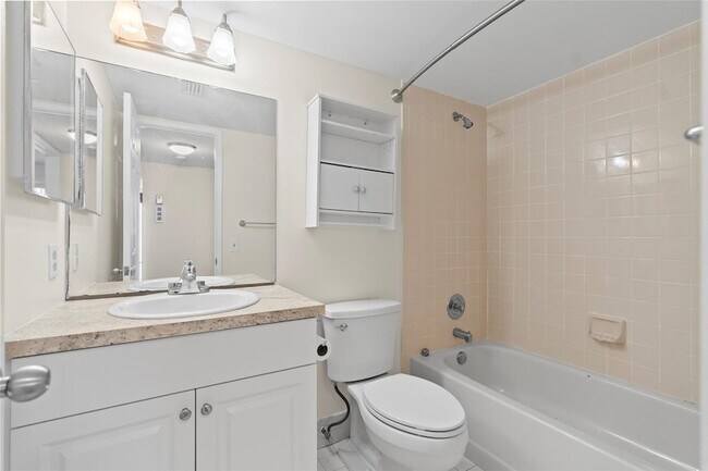 Building Photo - 2226 N Cypress Bend Dr