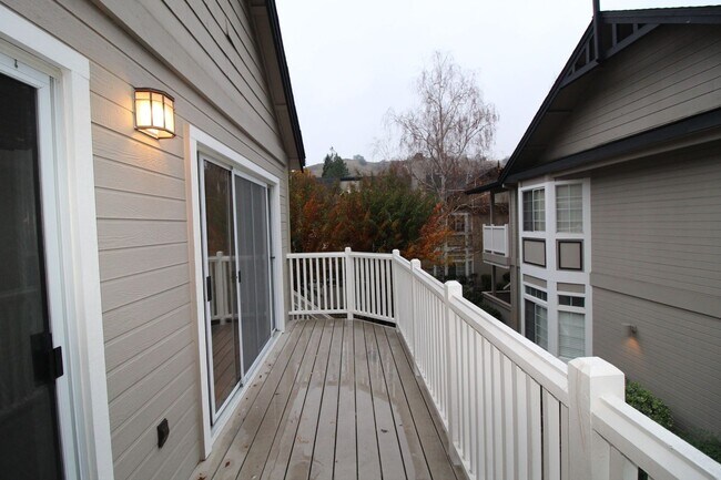 Building Photo - Alamo, Beautiful 1 bedroom 1 bath plus lof...