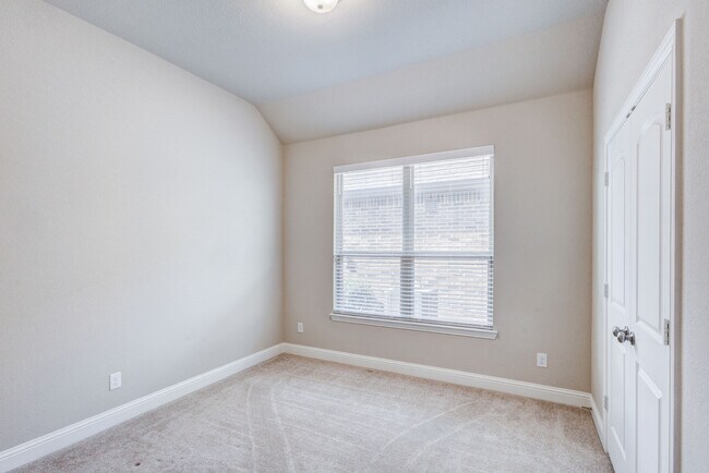 Building Photo - 15609 Canyon Ridge