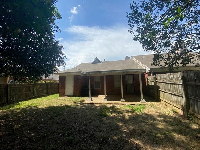 Building Photo - 5541 Oak Branch Cir - Available Now!