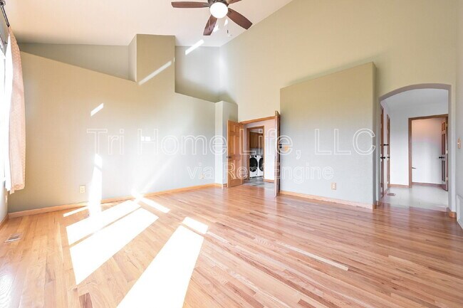 Building Photo - 9865 Glenstone Trail