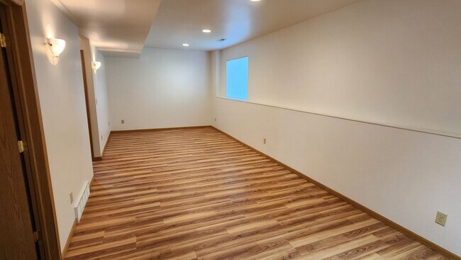 Building Photo - 1620 La Cres St